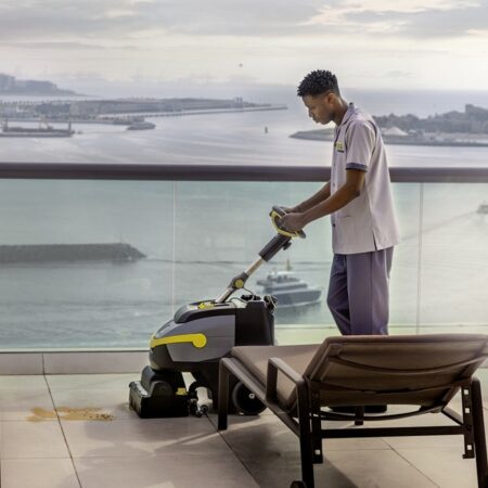 BR_35_12_C_Bp_Pack_challenge_hospitality_suite_terrace_app_03